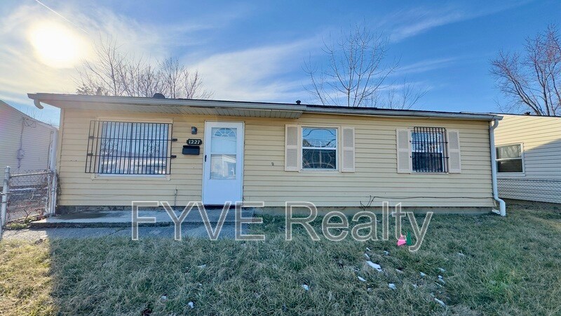 Primary Photo - 1227 Brentnell Ave