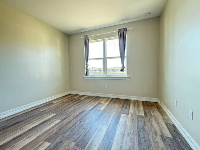 Building Photo - Live the Southwest Florida lifestyle in this lakefront villa in South Naples!