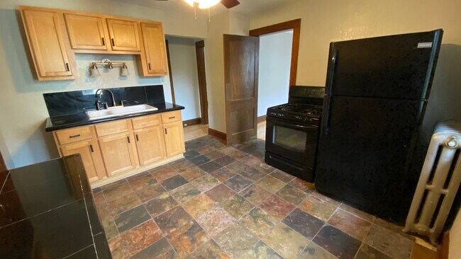 Cocina - 2143 N 67th St