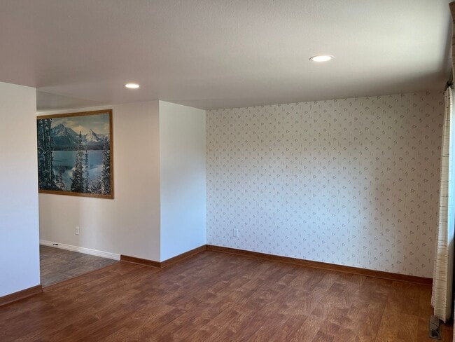Building Photo - 226 Montclair St