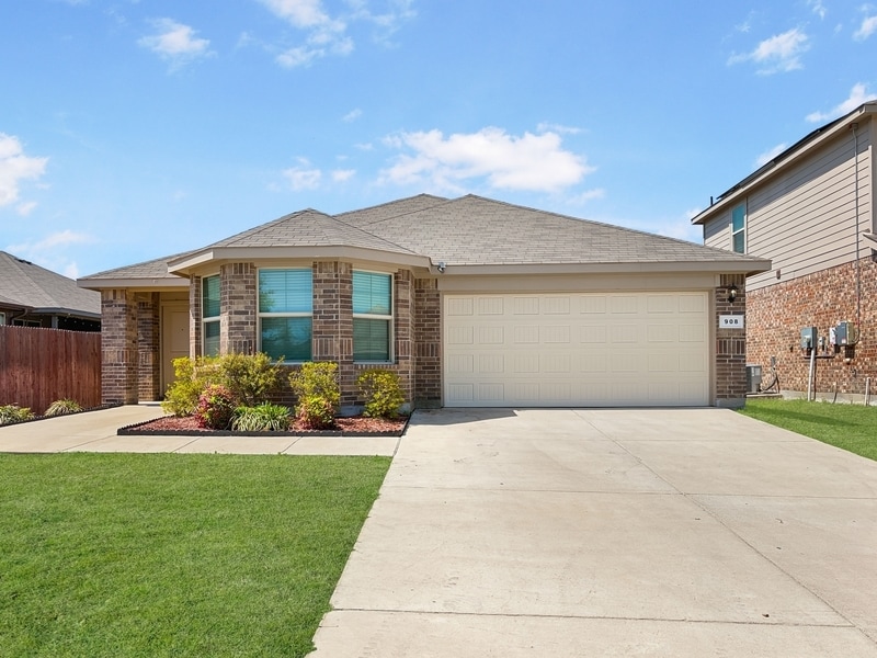 Photo - 908 Whisper Springs Court