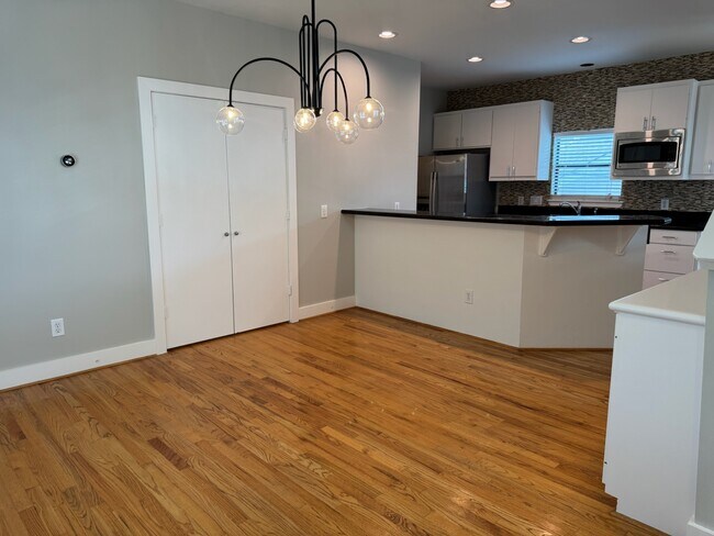 Foto del edificio - 9716 Linkmeadow Ln