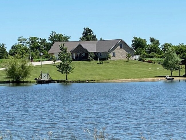 Building Photo - 6+ bedrooms, 4 bath acreage just SW of Blo...