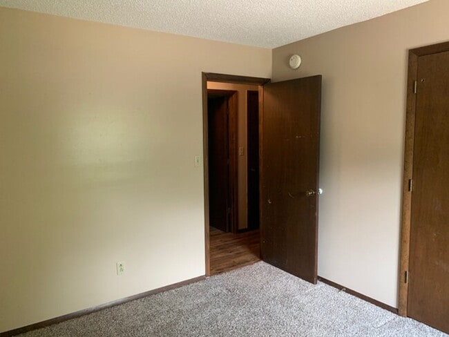 Building Photo - 822 Fremont St