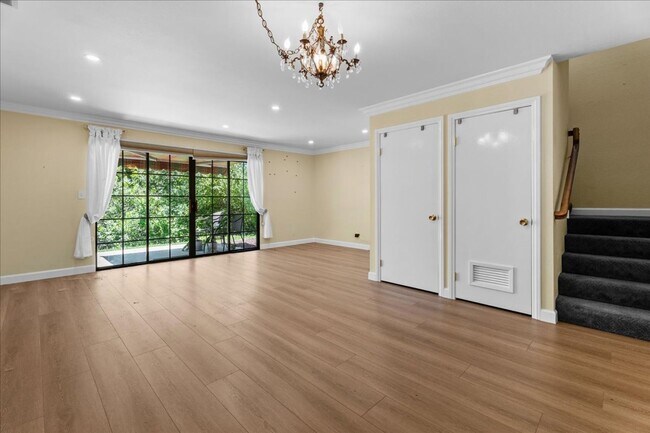 Foto del edificio - Updated Porter Ranch Townhome with Scenic ...