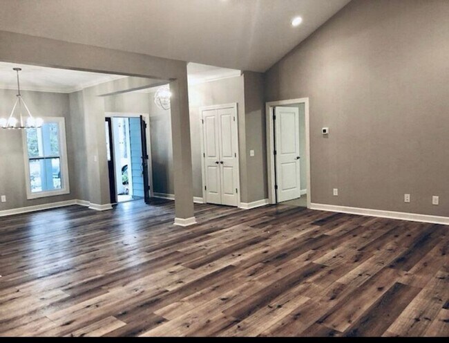 Foto del edificio - Stunning Home in Rose Hill!