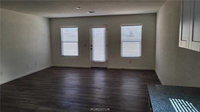Building Photo - 1141 Aspen Dr