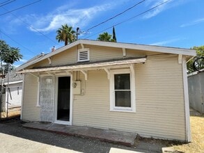 Building Photo - 1726 N Sierra Way