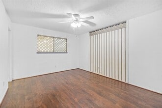 Building Photo - 6742 Westwick Dr