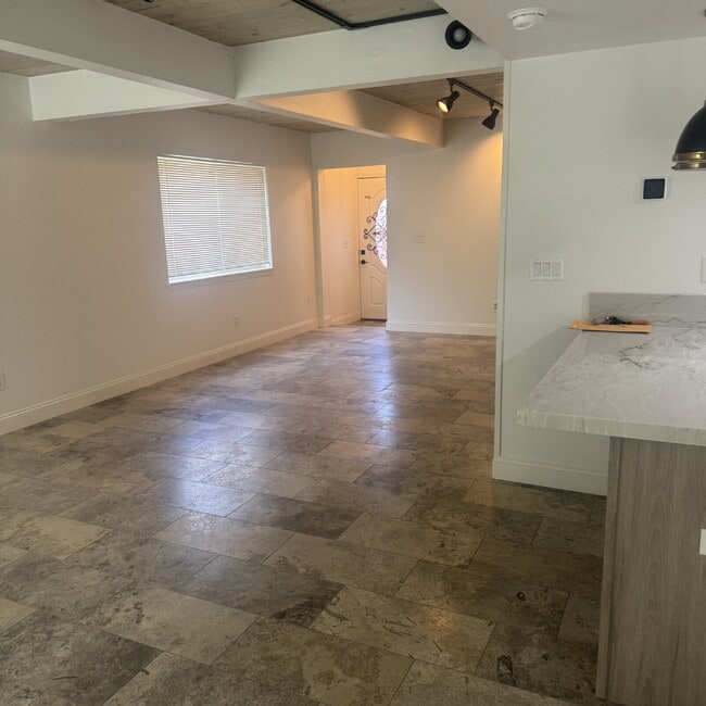 Building Photo - South Davis Townhome