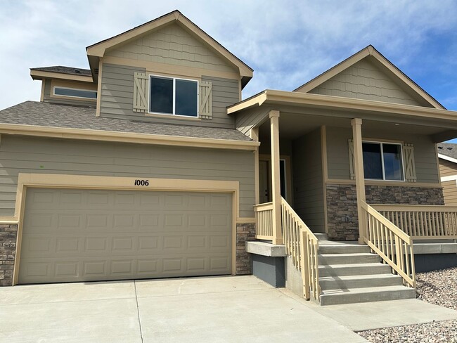 Building Photo - 4Bd 2.5Bath Home Near Downtown Windsor