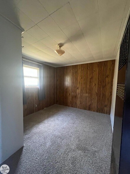 Foto del edificio - 9237 N River Rd