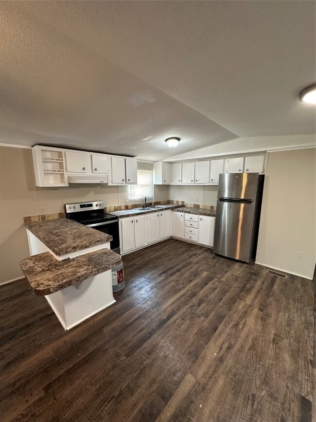 Building Photo - 2021 N Battlebell Rd