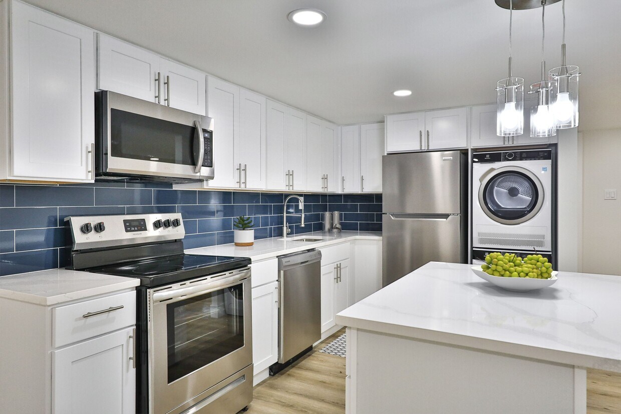 Cocina - Renovada - New Orleans Park Apartments