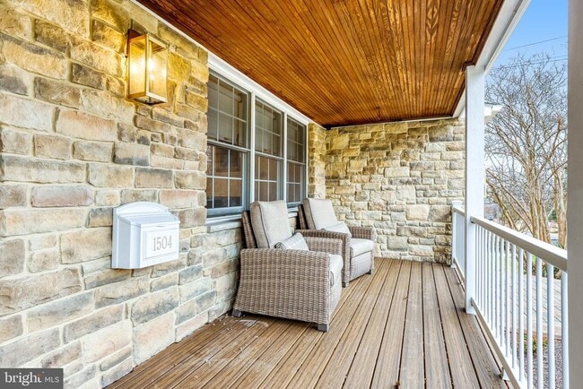 Foto del edificio - 1504 Wake Forest Dr