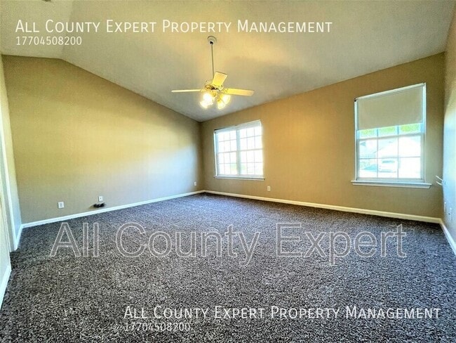 Building Photo - 520 Lazy River Ln