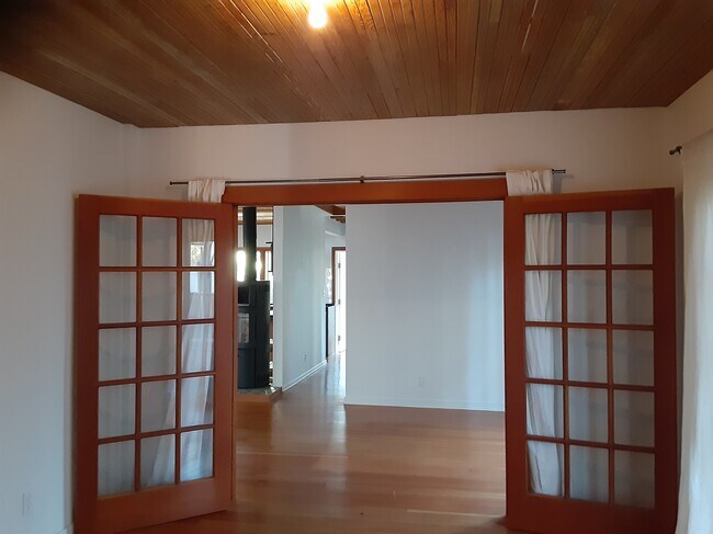 Building Photo - 638 Milwood Ave