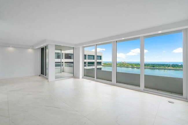 Foto del edificio - 525 S Flagler Dr