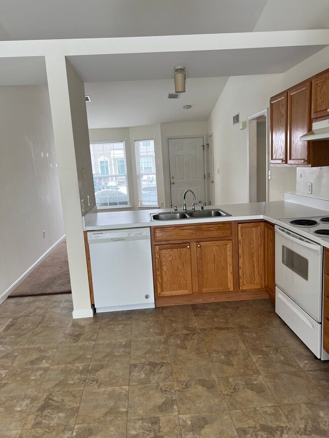 Building Photo - 34-37 Eastwick Lane