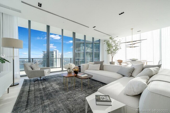 Foto del edificio - 650 NE 32nd St