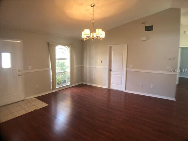 Building Photo - 638 Raven Ct