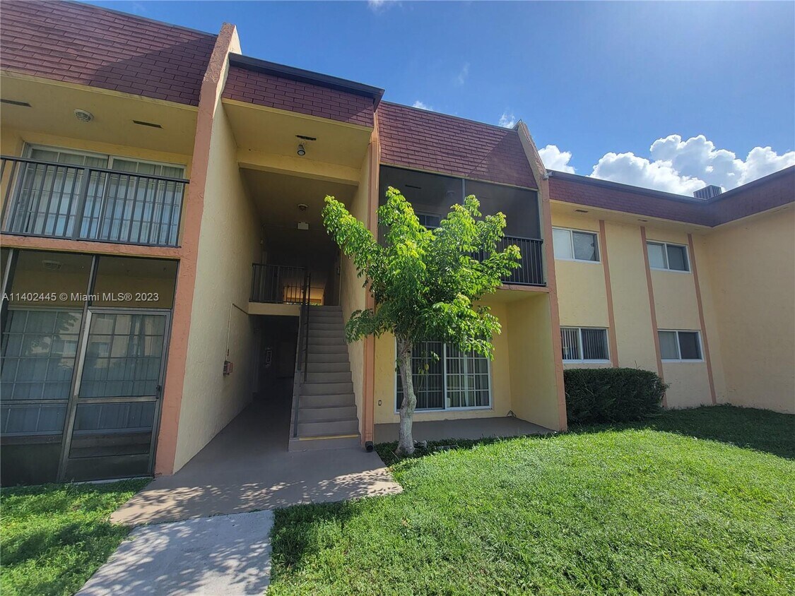 2960 NW 55th Ave Unit 2D, Lauderhill, FL 33313 Condo for Rent in