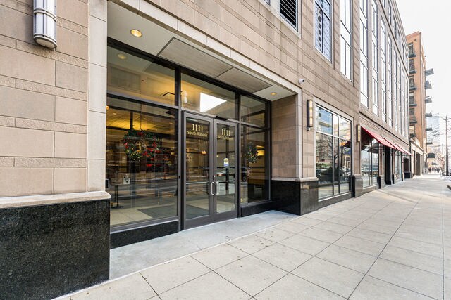 Primary Photo - 1111 S Wabash Ave