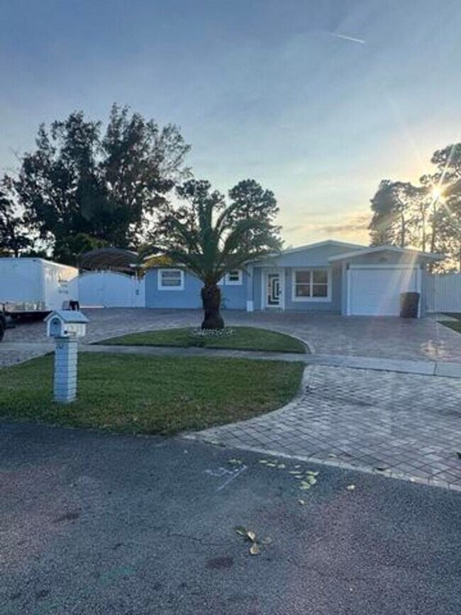 Foto del edificio - 2591 Rosehaven Rd