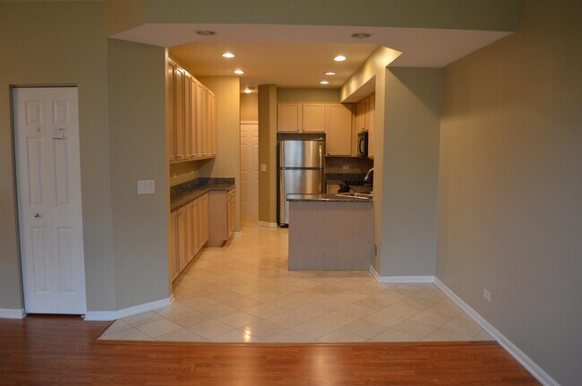 Building Photo - 2553 Camberley Cir