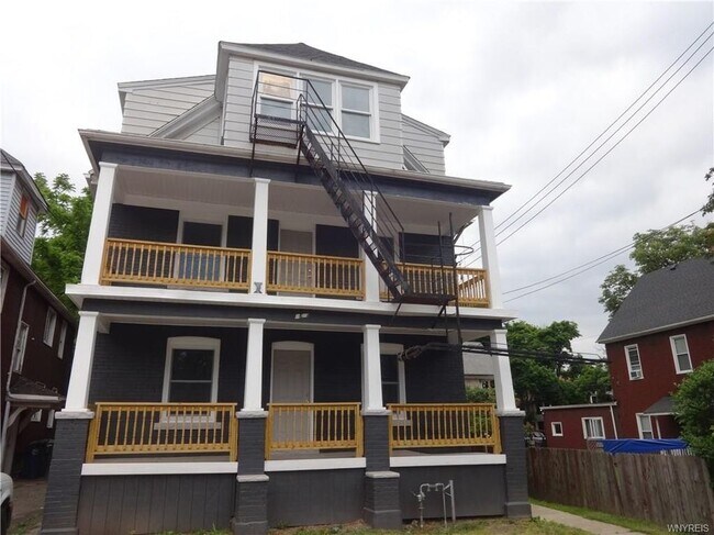 Building Photo - 1624 Niagara St