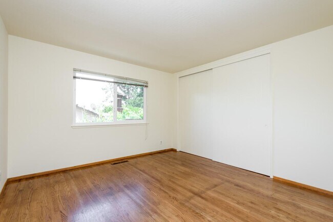 Building Photo - 3045 Trousdale Dr