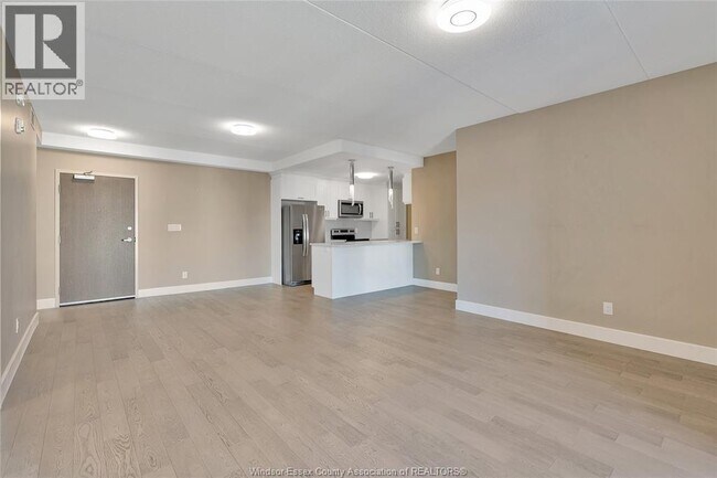 Photo du bâtiment - 2550 Sandwich W Pkwy