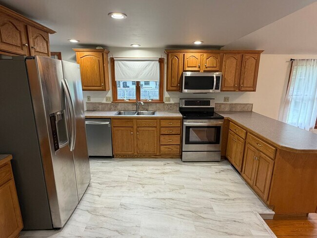 Foto del edificio - Beautiful 4 Bed / 2 Bath, Single Family Home. Close to Downtown Northampton!