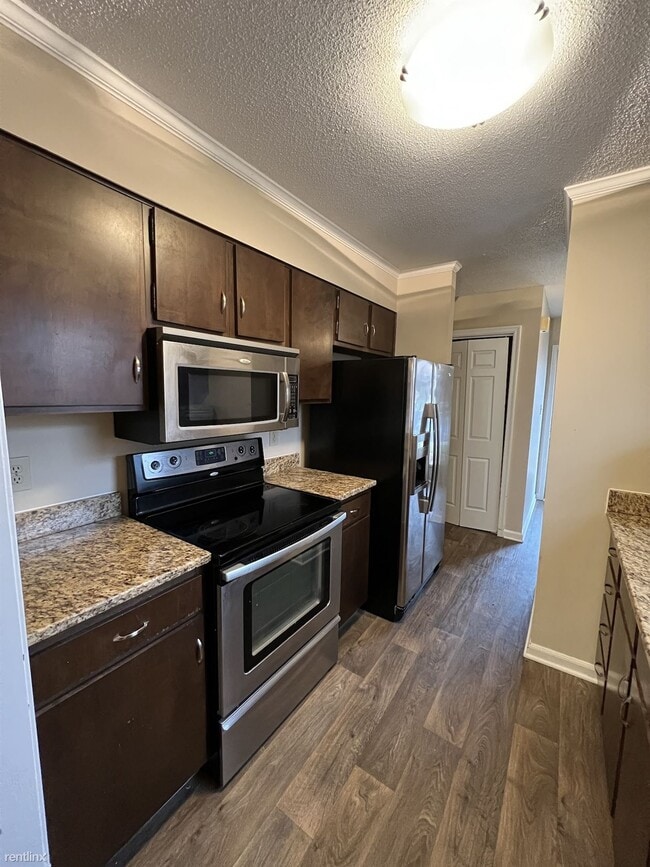 Foto del edificio - 2 br, 2 bath House - 4934 Tower Rd Unit D