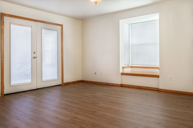 Building Photo - Custom upgrades throughout this 2bed 2.5bt...