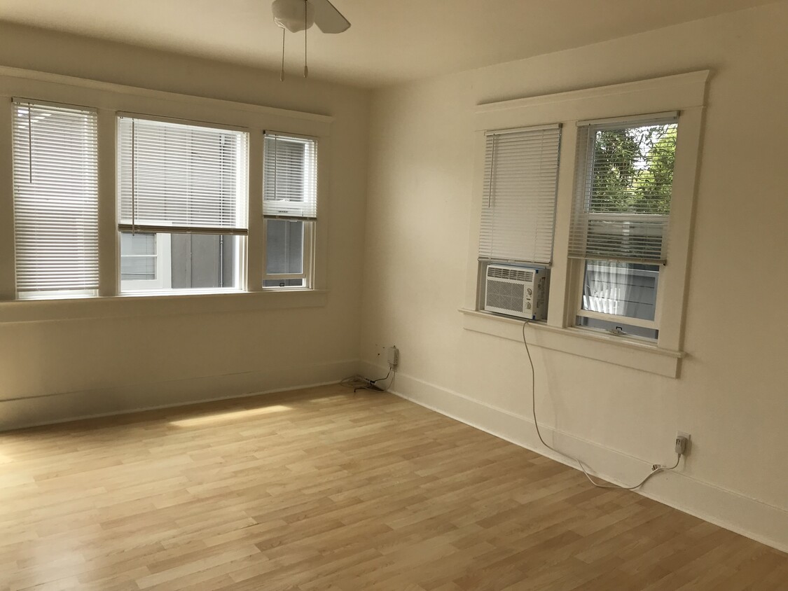Building Photo - 206 S Guadalupe Ave