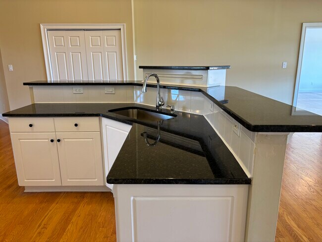 Kitchen - 106 Terrane Rdg