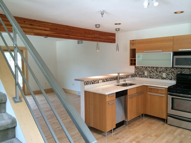 Building Photo - 1423 Williamson St