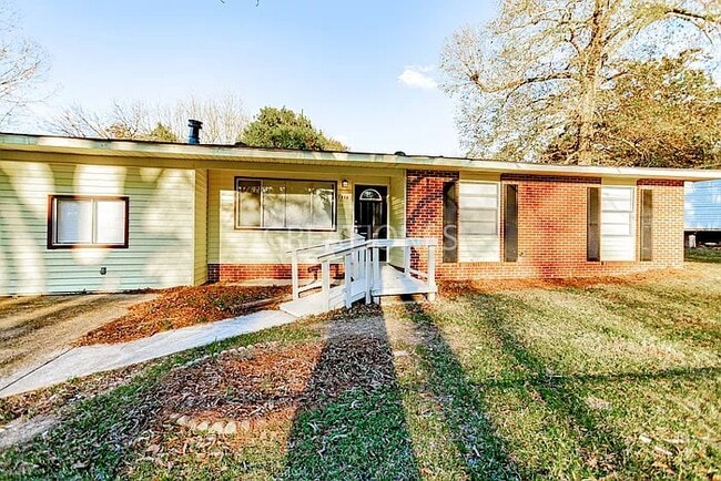 Building Photo - 1816 Wellborn Dr