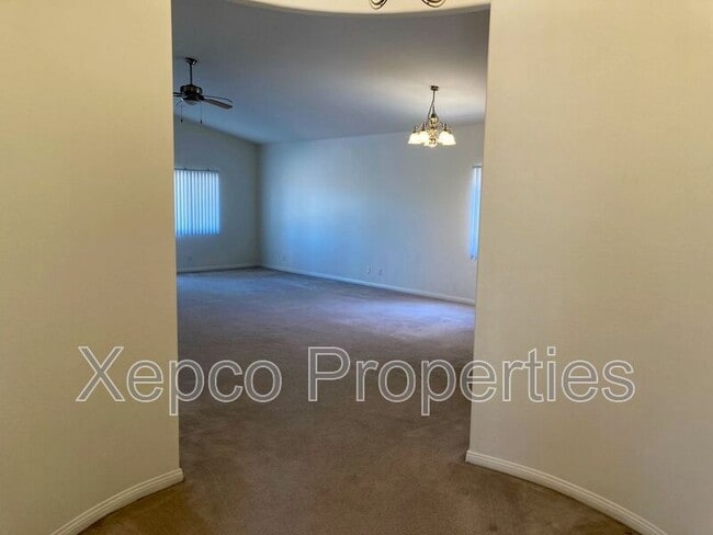 Foto del edificio - 79910 Bethpage Ave