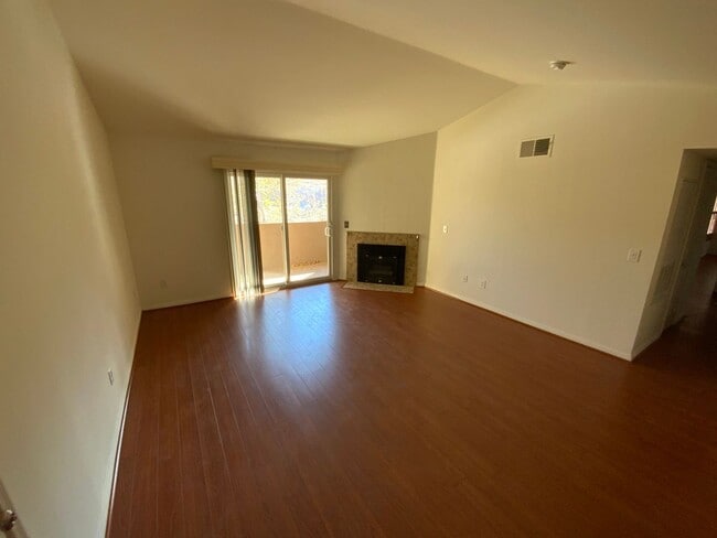 Building Photo - BLACK MTN AREA CLOSE TO FREEWAY! Large Henderson Condo in Big Horn Community