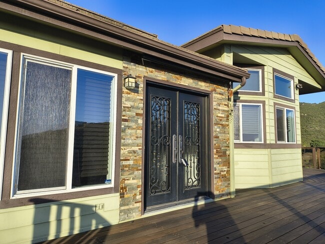 Building Photo - 2828 La Cresta Rd