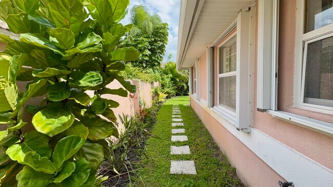 Foto del edificio - 5465 Grande Palm Cir