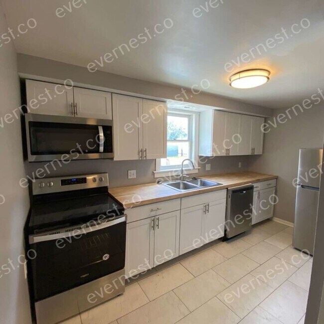 Building Photo - 681 Stewart Ave