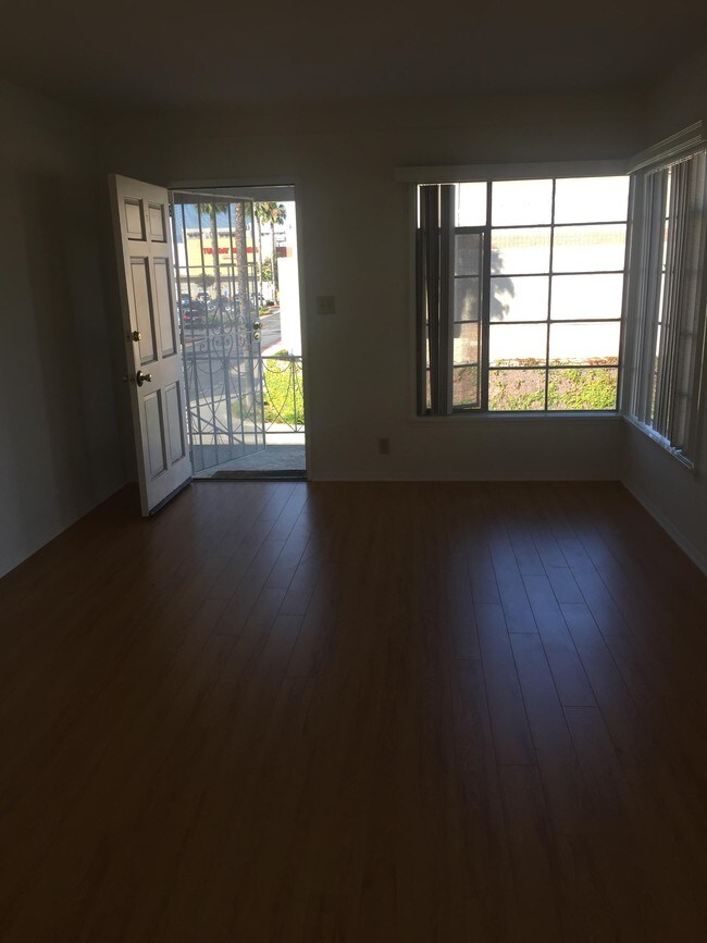 Sala de estar - 3857 1/2 Midway Ave