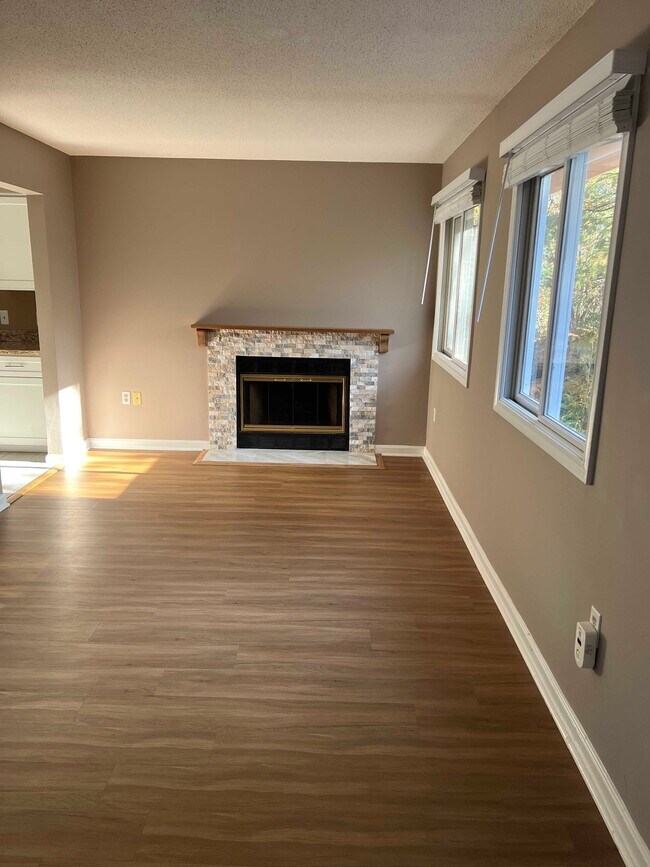 Building Photo - 14 Orient Way