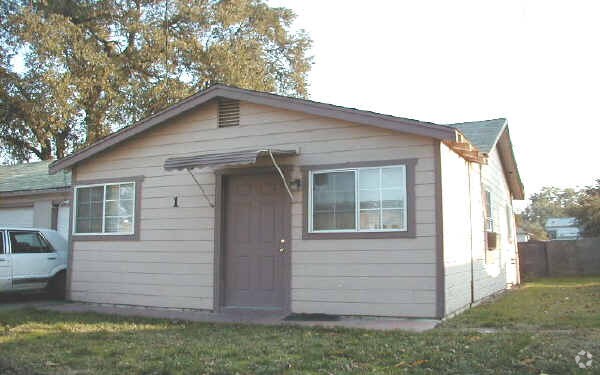 Primary Photo - 564 N Windsor Ave