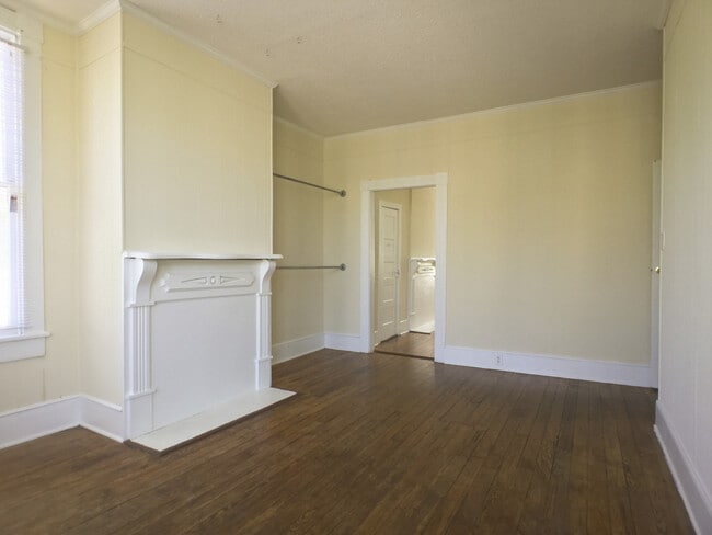 Building Photo - 407 E Park Ave