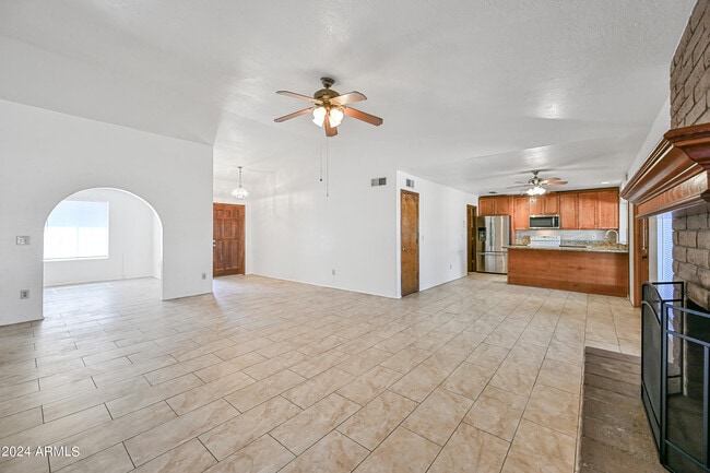 Building Photo - 2412 W Temple St