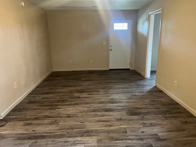 Foto del edificio - 1398 Ayersville Ave